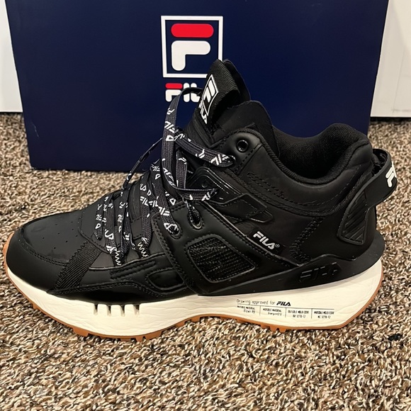 Fila sneakers size 10 - Picture 2 of 8